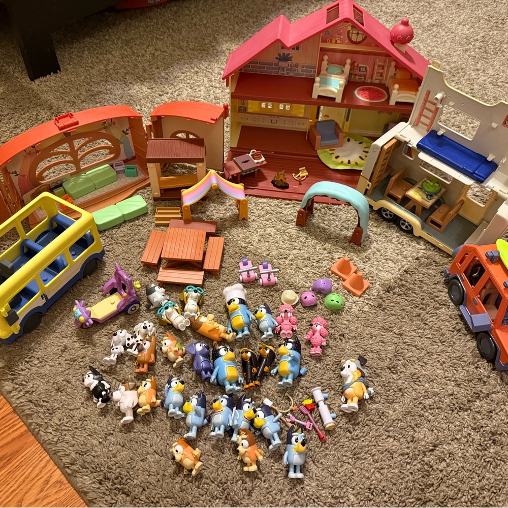 Bluey Playset (house, bus, school, camper/jeep, characters, accessories)